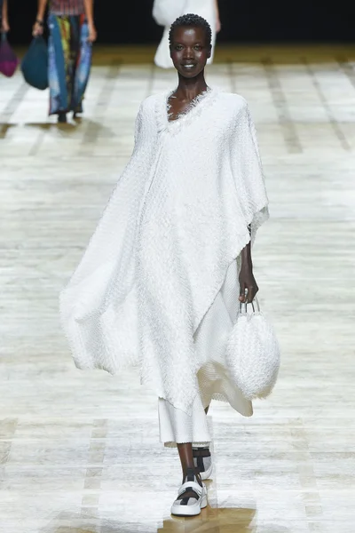Look 13